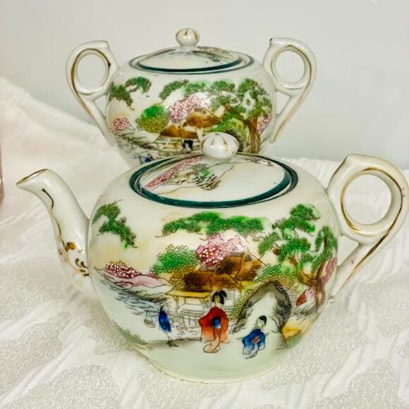 Set of Japanese Lidded Teapot and Sugar Bowl Hand Painted Geisha Girl Porcelain - Picture 7 of 15